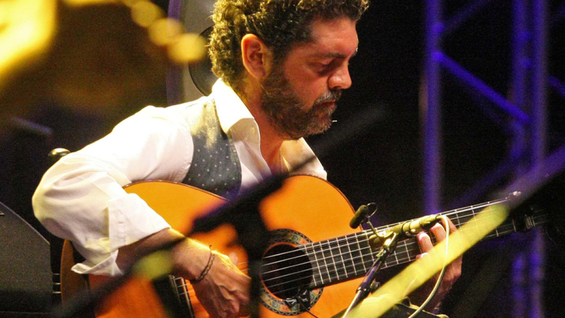 Jose-Carlos-tocando